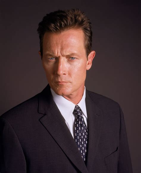 Robert Patrick .